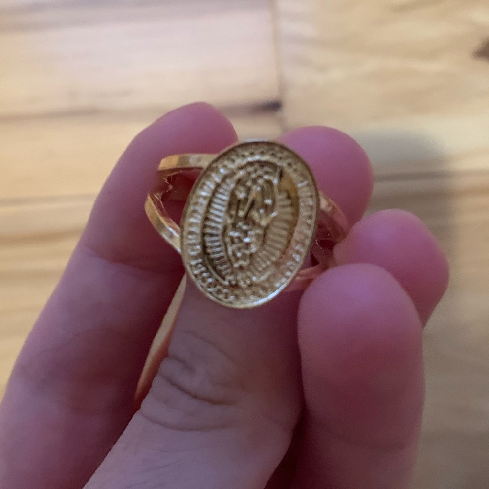 Assorted pack of gold rings